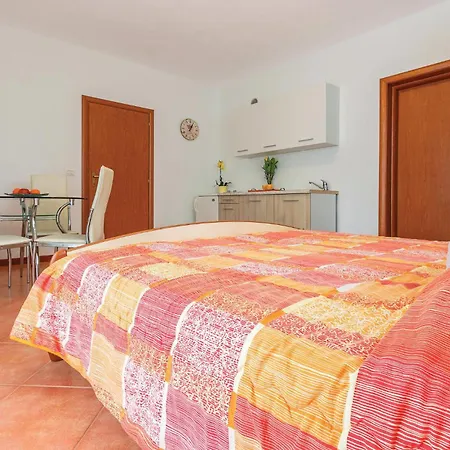 Gorgeous Apartment In Fazana With Wifi