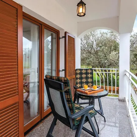 Apartment Gorgeous Apartment In Fazana With Wifi *